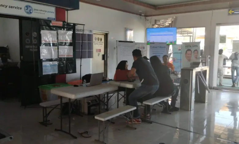 Situasi di Posko SAR yang ada di ruang tunggu Pelabuhan Lembar, Kamis, 13 Agustus 2026.