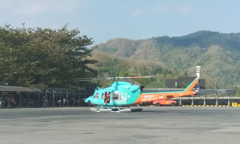 Helikopter SAR yang mendarat di area Parkir Pelabuhan Lembar, Kamis, 13 Agustus 2026.