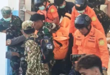 Evakuasi korban meninggal pasca-gempa di NTT pada Sabtu, 15 Agustus 2026.