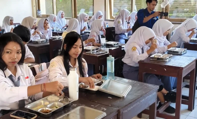 Potret pelaksanaan MBG di SMKN 1 Mataram pada Januari 2025.