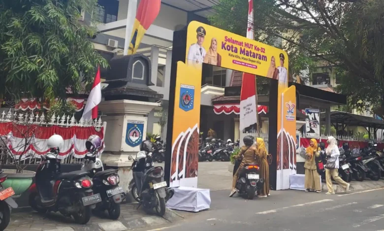 Deretan Motor ASN terparkir di depan Kantor Wali Kota Mataram.