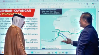 Duta Besar Qatar untuk Indonesia, Sultan bin Mubarak Saad Al-Dosari (kiri), bersama Gubernur NTB, Lalu Muhammad Iqbal (kanan).