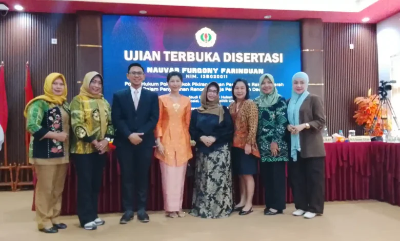 Sekretaris Partai Gerindra NTB, Nauvar Furqony Farinduan, setelah melakukan ujian disertasi di Unram pada Senin, 31 Agustus 2026.