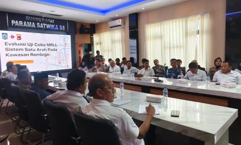 Suasana Mediasi antara warga, Dinas Perhubungan (Dishub) Kota Mataram, Ditlantas Polda NTB, serta sejumlah pihak terkait berlangsung Senin, 31 Agustus 2026, di Ditlantas Polda NTB.