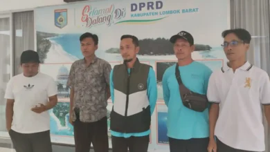 Perwakilan PPPK Paruh Waktu Penjaga Pintu Air Lobar usai rapat dengar pendapat dengan DPRD, Senin, 31 Agustus 2026.