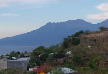 Potret pantauan PVMBG terhadap aktivitas vulkanik Gunung Sangeangapi yang berstatus Waspada, Selasa, 25 Agustus 2026.