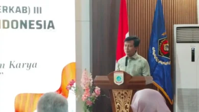 Bupati Sumbawa Barat, H. Amar Nurmansyah, saat membuka Konferensi Kabupaten (Konferkab) III PWI KSB di Ruang Sidang II Setda KSB, Kamis, 20 Agustus 2026.