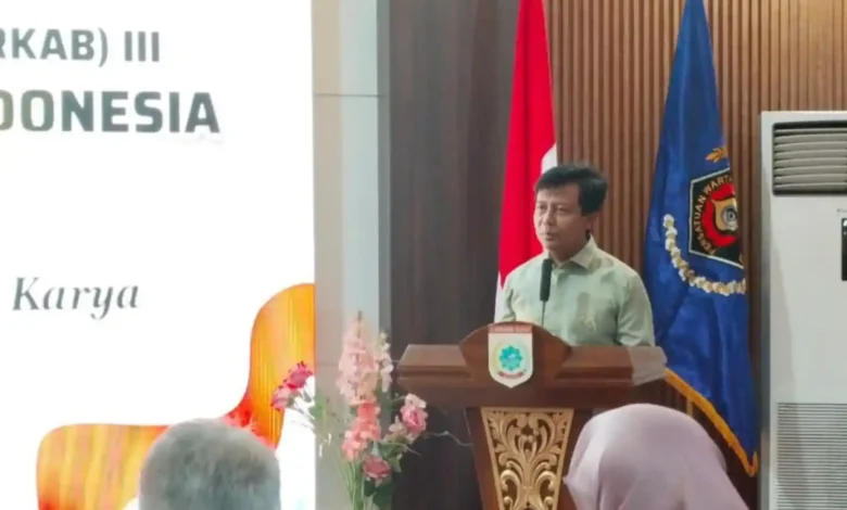 Bupati Sumbawa Barat, H. Amar Nurmansyah, saat membuka Konferensi Kabupaten (Konferkab) III PWI KSB di Ruang Sidang II Setda KSB, Kamis, 20 Agustus 2026.
