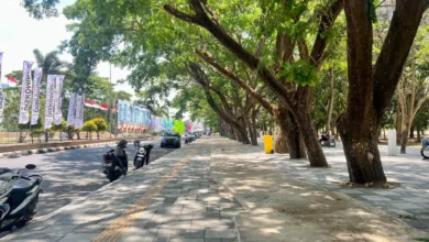 Suasana kawasan Kemutar Telu Center (KTC) Sumbawa Barat yang tampak bebas dari aktivitas berjualan di siang hari, Kamis, 20 Agustus 2026.