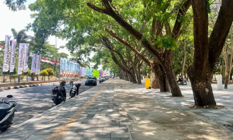 Suasana kawasan Kemutar Telu Center (KTC) Sumbawa Barat yang tampak bebas dari aktivitas berjualan di siang hari, Kamis, 20 Agustus 2026.