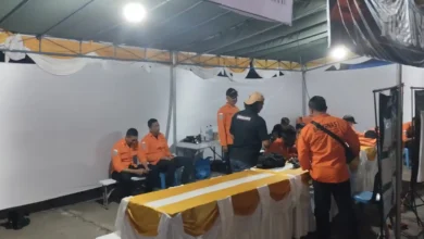 Suasana Posko SAR untuk pencarian korban KMP Putri Yasmin, Selasa malam, 18 Agustus 2026.