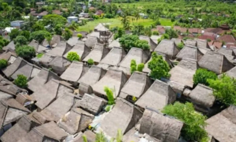 Dusun Sade di Desa Rembitan, Kecamatan Pujut, Lombok Tengah.