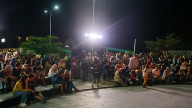 Pengunjung lokal dan mancanegara memadati Amphiteater Pasar Seni Senggigi saat penutupan Festival Senggigi, Sabtu malam, 22 Agustus 2026.