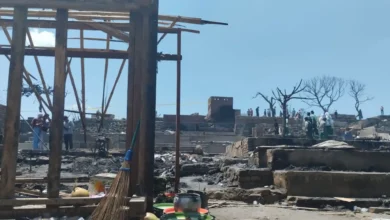 Beberapa kayu bekas bangunan desa adat Sade, Minggu, 23 Agustus 2026.