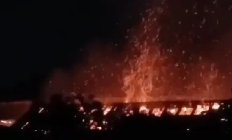 Kebakaran yang melanda Asrama MA Muallimin NW Anjani, Minggu malam, 23 Agustus 2026.