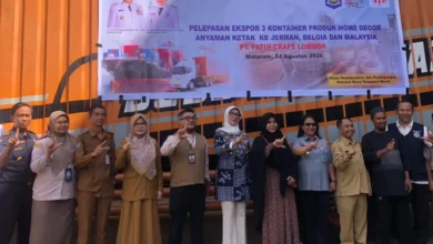 Pelepasan Ekspor 3 Kontainer Produk Home Decor Aryaman Ketak Ke Jerman, Belgia dan Malaysia. Bersama PT. Fatih Craft Lombok, Dekranasda NTB, Dinas Perindustrian dan Perdagangan NTB dan tim terkait.