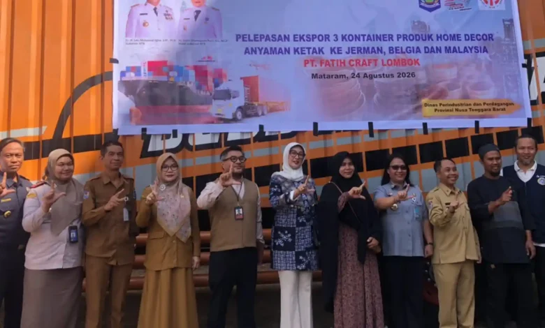 Pelepasan Ekspor 3 Kontainer Produk Home Decor Aryaman Ketak Ke Jerman, Belgia dan Malaysia. Bersama PT. Fatih Craft Lombok, Dekranasda NTB, Dinas Perindustrian dan Perdagangan NTB dan tim terkait.