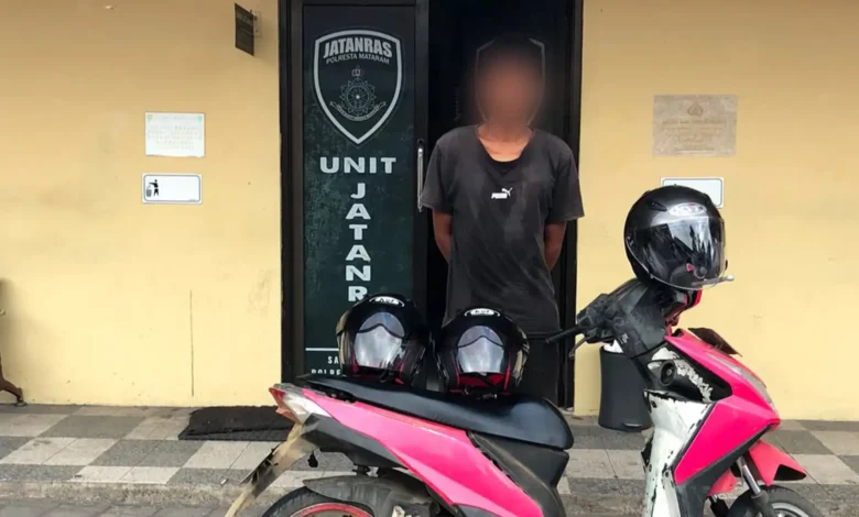 Terduga Pelaku Pencurian Helm di Parkiran RSUD NTB yang diamankan Satreskrim Polresta Mataram pada Rabu malam, 5 Agustus 2026.