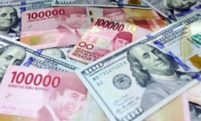 Nilai tukar rupiah terhadap dollar AS melemah hingga menyentuh angka Rp18 ribu.