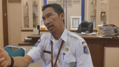 Kepala Dinas Pendidikan dan Kebudayaan Lombok Barat, Lalu Najamuddin saat diwawancarai di kantornya, Rabu, 30 September 2026.