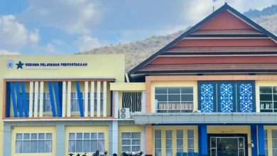 Gedung Pelayanan Perpustakaan Daerah Kabupaten Sumbawa Barat yang berlokasi di Kuang, Kecamatan Taliwang, Sumbawa Barat.