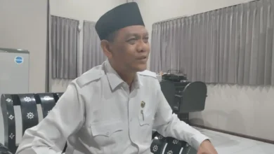Kepala Dinas Perdagangan Lombok Barat, Moh. Adnan saat diwawancarai terkait kelangkaan semen, Rabu, 30 September 2026.