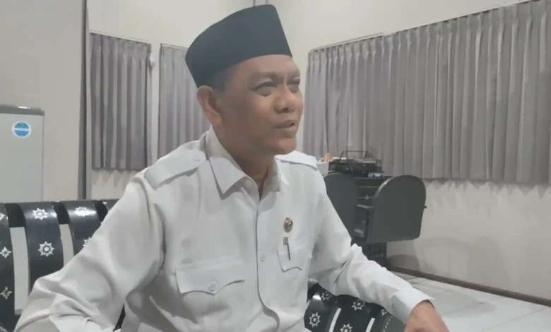 Kepala Dinas Perdagangan Lombok Barat, Moh. Adnan saat diwawancarai terkait kelangkaan semen, Rabu, 30 September 2026.