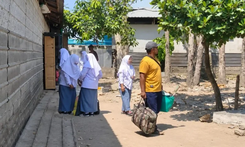 Suasana penjemputan santri oleh wali murid di Ponpes Lombok Tengah setelah isu dugaan pelecehan seksual, Selasa, 22 September 2026.