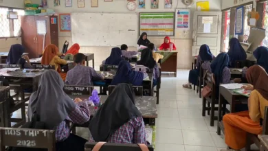 Kegiatan Belajar Mengajar (KBM) oleh seorang guru PPPK paruh waktu Lobar di salah satu sekolah di wilayah Lombok Barat, Juli 2026.