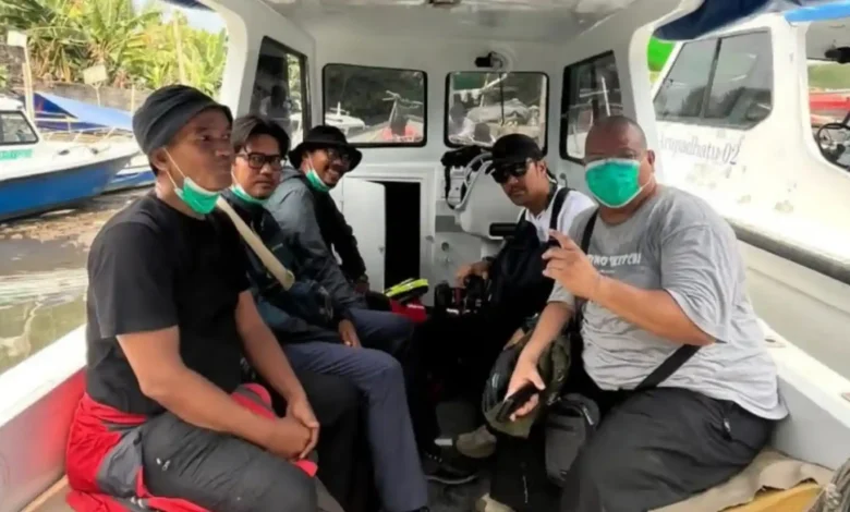 Lima jurnalis yang hilang kontak sebelum berangkat menuju gunung anak Krakatau pada Senin, 7 September 2026. Jasad salah satu kru yang turut hilang ditemukan.