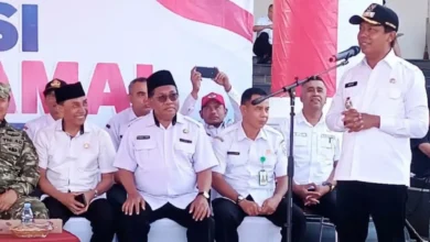 Bupati Sumbawa Barat H. Amar Nurmansyah (kanan) bersama jajaran Forkopimda KSB saat Deklarasi Pilkades Damai Serentak di Halaman Gedung Graha Fitrah, Taliwang, Rabu, 23 September 2026.