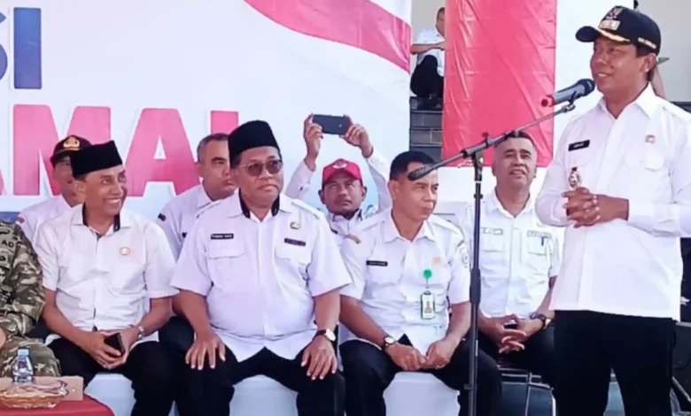 Bupati Sumbawa Barat H. Amar Nurmansyah (kanan) bersama jajaran Forkopimda KSB saat Deklarasi Pilkades Damai Serentak di Halaman Gedung Graha Fitrah, Taliwang, Rabu, 23 September 2026.