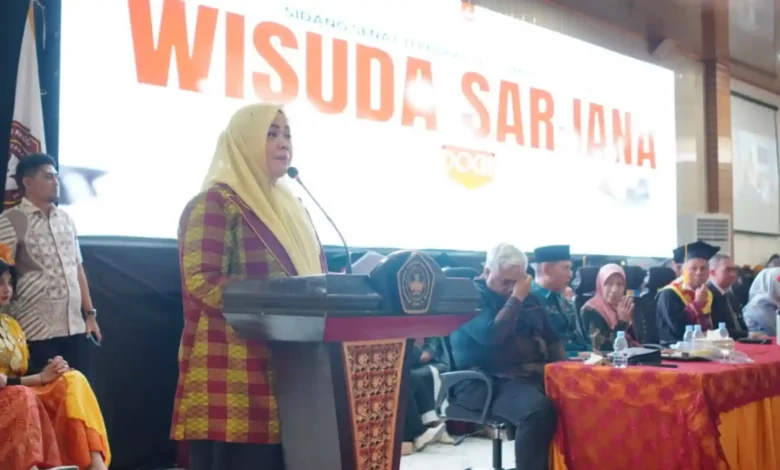 Wakil Gubernur NTB, Hj Indah Dhamayanti Putri, saat menghadiri rapat senat terbuka wisuda S1 STKIP Tamsis Bima, Sabtu, 26 September 2026.