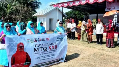 Suasana pelepasan Pawai Taaruf MTQ XXII Tingkat Kabupaten Sumbawa Barat di Seteluk, Sabtu, 26 September 2026.