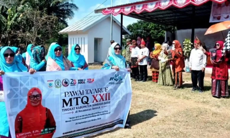 Suasana pelepasan Pawai Taaruf MTQ XXII Tingkat Kabupaten Sumbawa Barat di Seteluk, Sabtu, 26 September 2026.