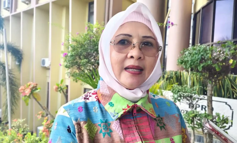 Juru Bicara Fraksi PKS, sekaligus Sekretaris Komisi I DPRD Kota Mataram, Hj. Baiq Zuhar Parhi diwawancarai beberapa waktu lalu.