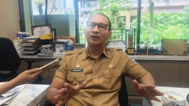 Wali Kota Mataram, Mohan Roliskana diwawancarai perihal kesiapannya maju sebagai Calon Ketua KONI NTB pada Senin, 28 September 2029 di ruang kerjanya.