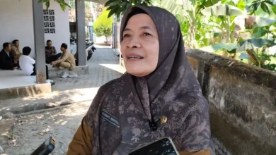 Camat Gerung, Fitriati Wahyuni saat diwawancarai, Selasa, 1 September 2026.
