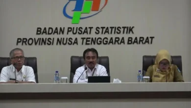 Kepala BPS NTB, Wahyuddin (tengah) saat menyampaikan laporan inflasi daerah pada Selasa, 1 September 2026.