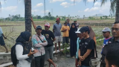 Warga RT 09 Dusun Labuapi Selatan dan petani saat berdiskusi dengan Pengamat Perairan, Rabu, 2 September 2026.