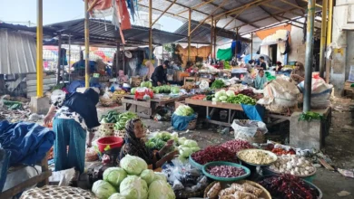 Suasana aktivitas pedagang di Pasar Kebon Roek saat proses penataan dan relokasi dalam rangka meningkatkan kebersihan serta tata kelola pasar, Rabu, 2 September 2026.