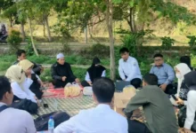 Konsolidasi Forum Advokasi Guru Non ASN Negeri Indonesia di Desa Kebon Ayu untuk membahas strategi menyampaikan aspirasi, Rabu, 2 September 2026.