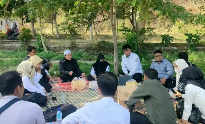 Konsolidasi Forum Advokasi Guru Non ASN Negeri Indonesia di Desa Kebon Ayu untuk membahas strategi menyampaikan aspirasi, Rabu, 2 September 2026.