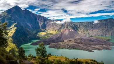Foto Gunung Rinjani di NTB. Saat ini PVMBG merilis daftar gunung api di Indonesia yang masuk level waspada dan siaga.