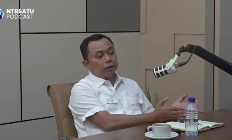 Ketua Komisi I DPRD Lombok Tengah, Ahmad Samsul Hadi, saat membahas masalah revitalisasi Desa Adat Sade dalam siniar NTBSatu, Jumat, 4 September 2026.