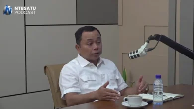 Ketua Komisi I DPRD Lombok Tengah, Ahmad Samsul Hadi, saat membahas tentang tenaga kerja lokal di sektor pariwisata dalam siniar bersama NTBSatu pada Jumat, 4 September 2026.