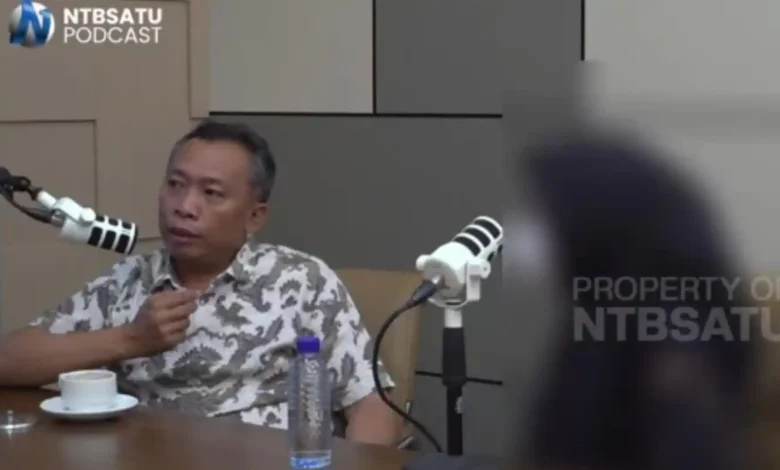 Ketua LPA Kota Mataram, Joko Jumadi, saat mengungkap kasus dugaan aborsi di Mataram dalam siniar bersama NTBSatu pada Jumat, 4 September 2026.