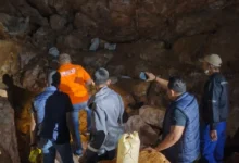 Personel kepolisian saat turun melakukan olah TKP di Tambang Lawang Tua, Kecamatan Lantung, Sumbawa.