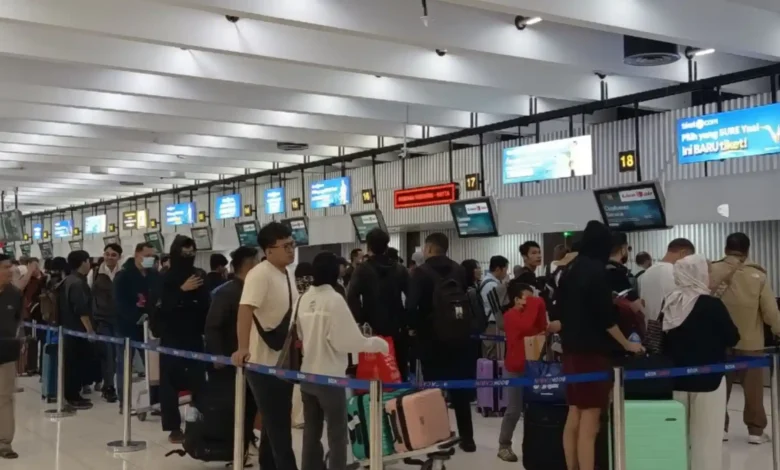 Para penumpang di Terminal 1B Bandara Internasional Soekarno Hatta, Senin, 7 September 2026.