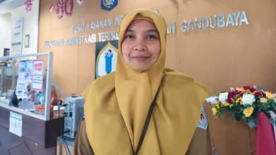 Camat Sandubaya, Henny Suyasih.